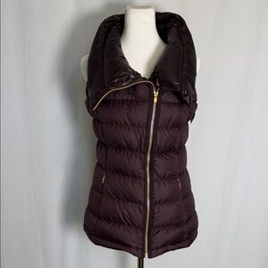 Athleta Women Down Quilted Packable Vest Size XS Burgundy Gold Tone Hardware EUC